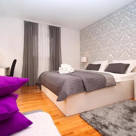 Sleeps 8 With Pool And Wifi Villa